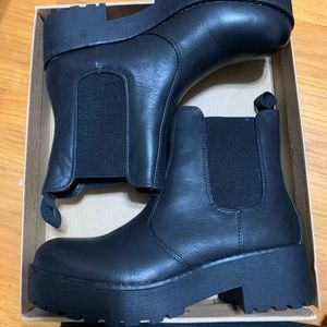 Dirty Laundry/Chinese Laundry Lug Boot